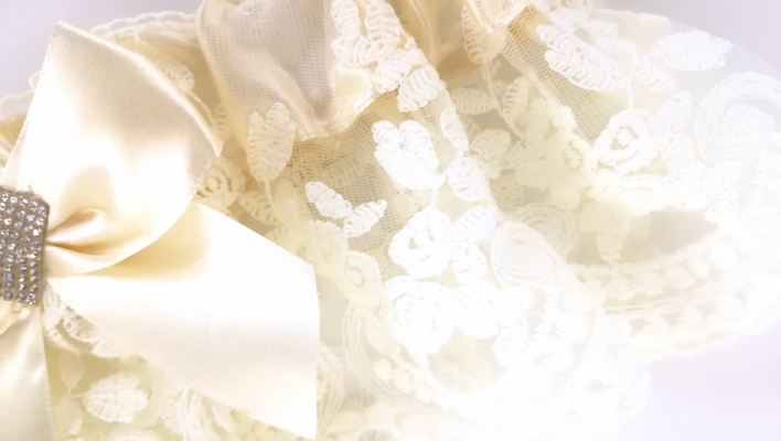 Бант кружевной молочный